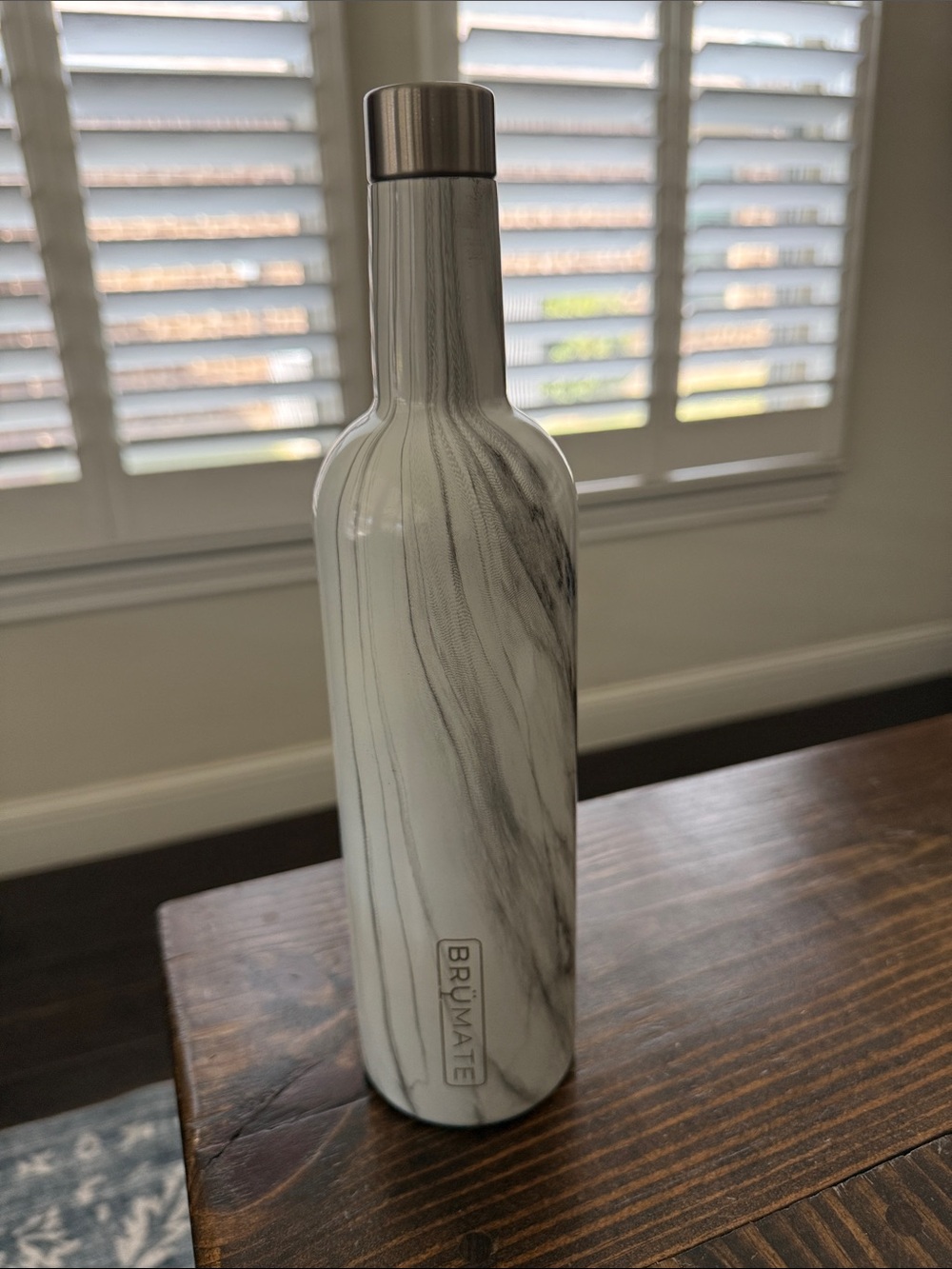 BrüMate Marble-Pattern with Winesulater bottle in White